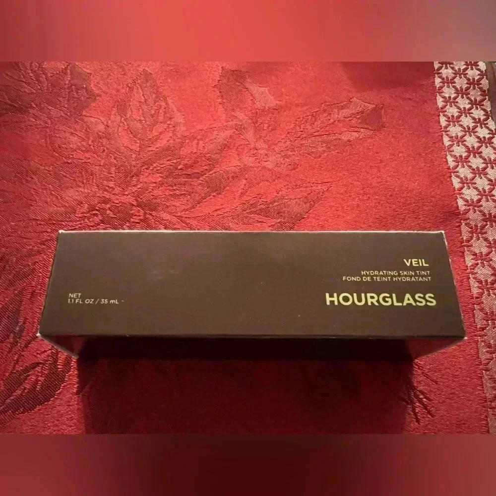 Hourglass Veil Hydrating Skin Tint Foundation - SHADE 18 - 1.1 oz / 35mL NEW - Picture 2 of 8